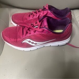 Saucony Grid Ideal running shoes in pink.